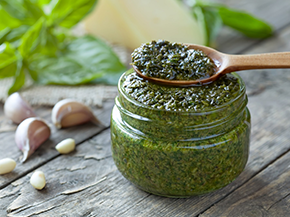 Bazalkové pesto